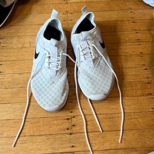 Nike white tennis shoes